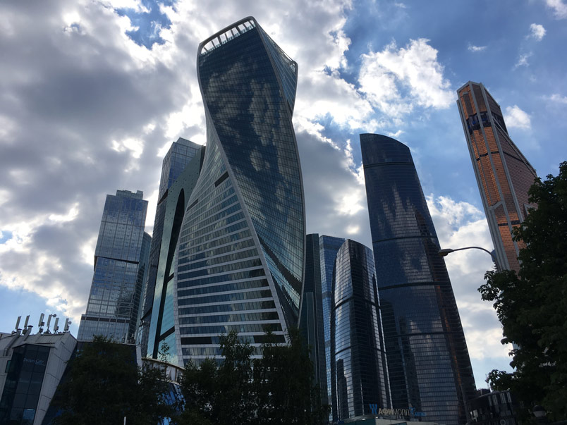 Лес стеклянных башен в Москве